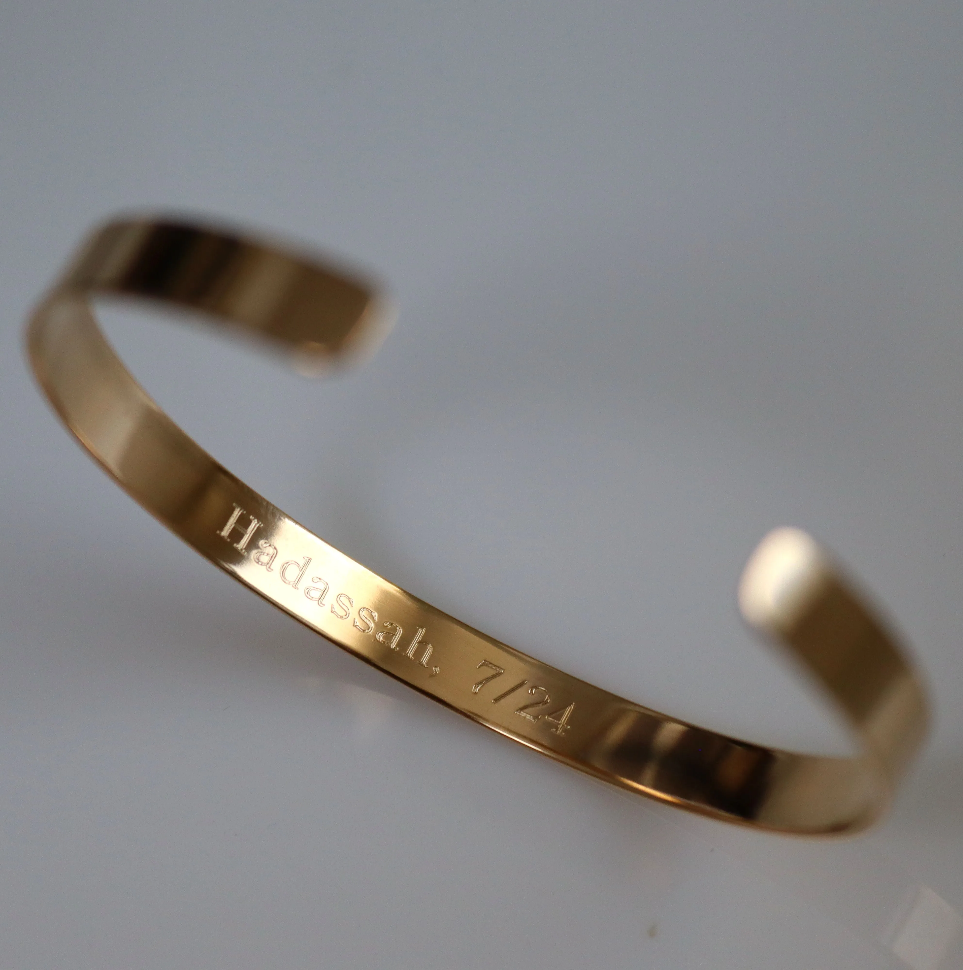 Best Mom Bracelet - Gold Thin Engraved Bangle - Personalized Gift