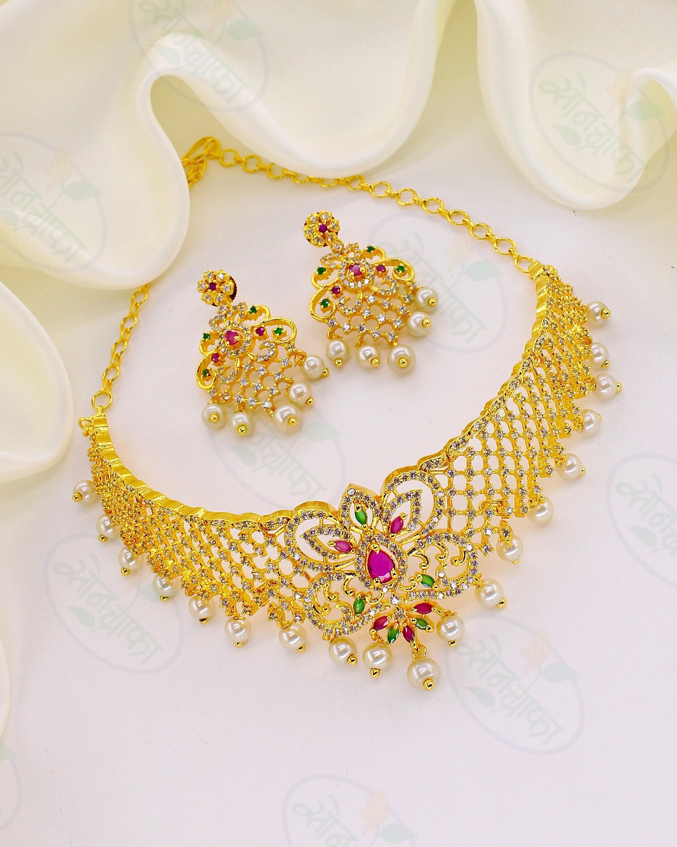 RADIANT GLAM NECKLACE