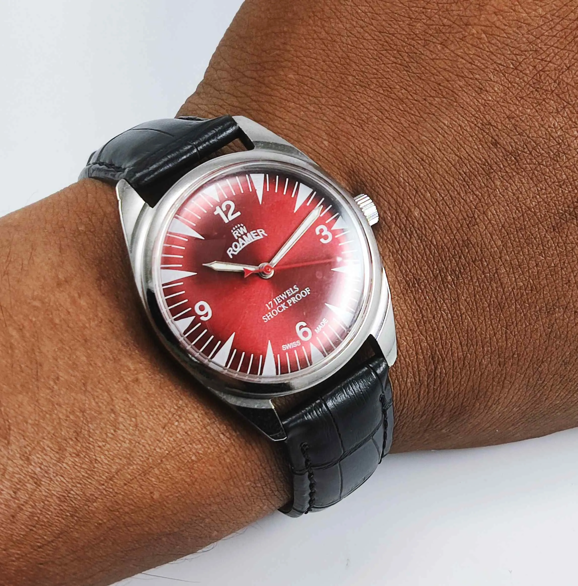 Roamer 17 Jewels Shock Proof Mechanical Handwinding Red Dial Watch