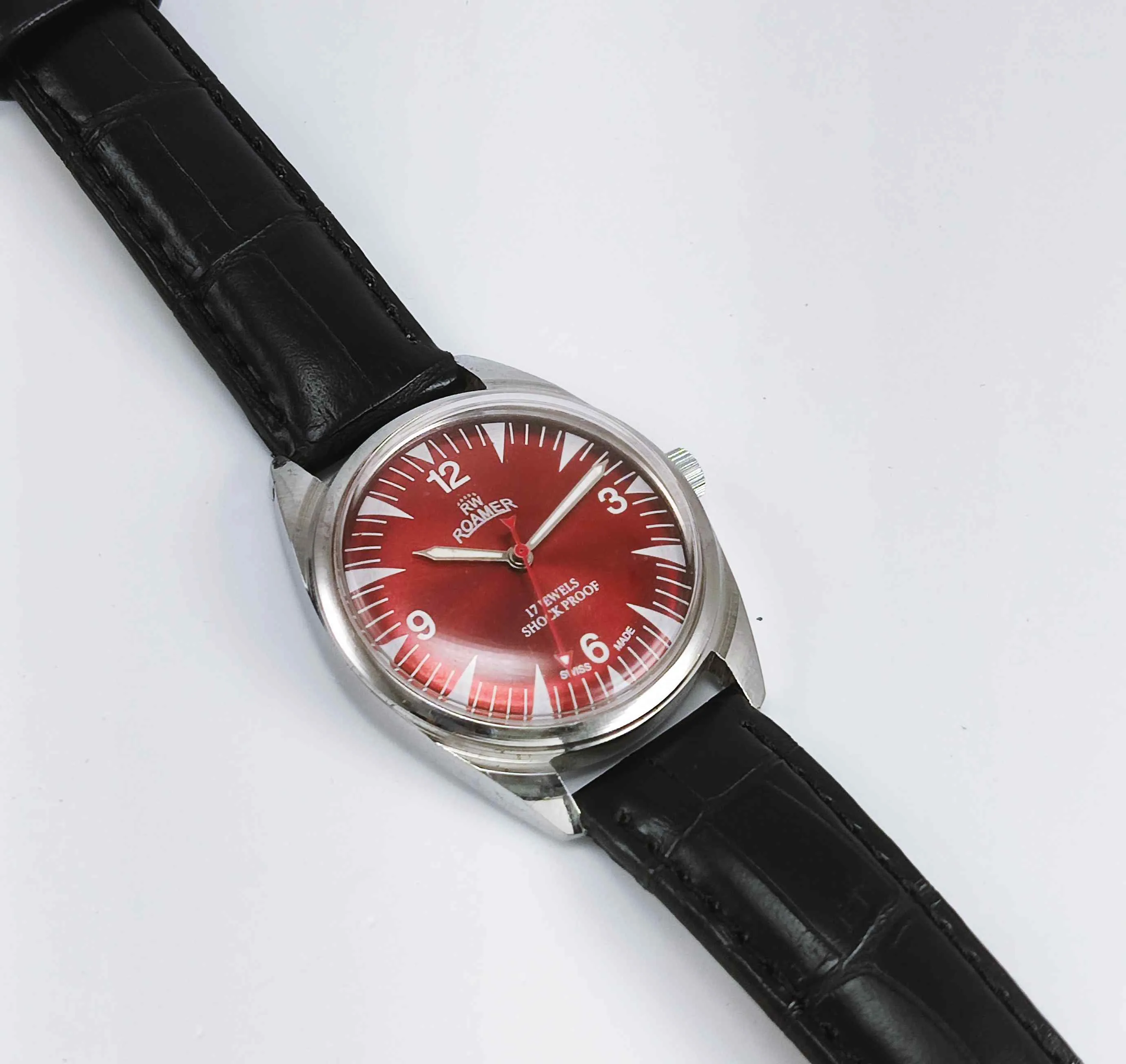 Roamer 17 Jewels Shock Proof Mechanical Handwinding Red Dial Watch