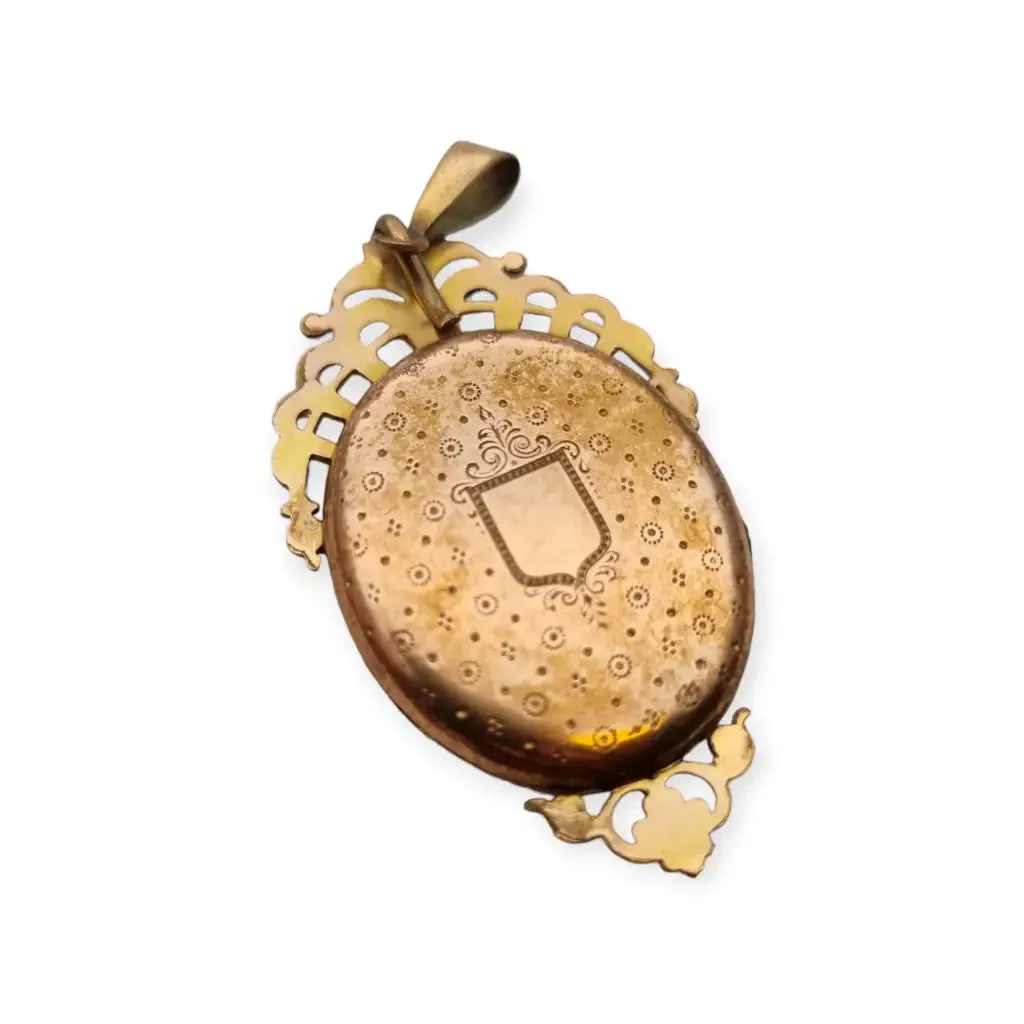 Victorian floral gold oval locket pendant with small pearls, 1900.