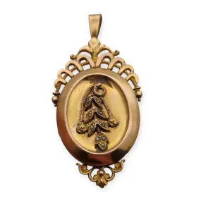 Victorian floral gold oval locket pendant with small pearls, 1900.