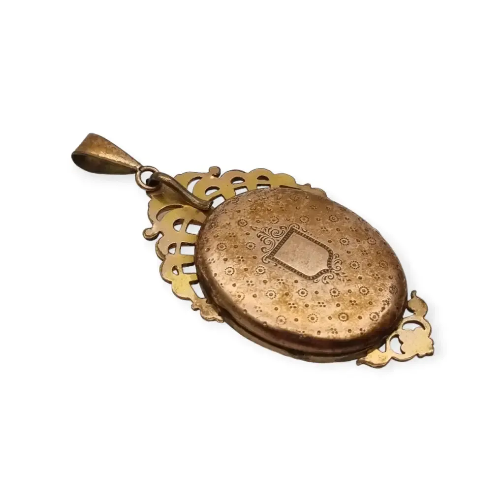 Victorian floral gold oval locket pendant with small pearls, 1900.