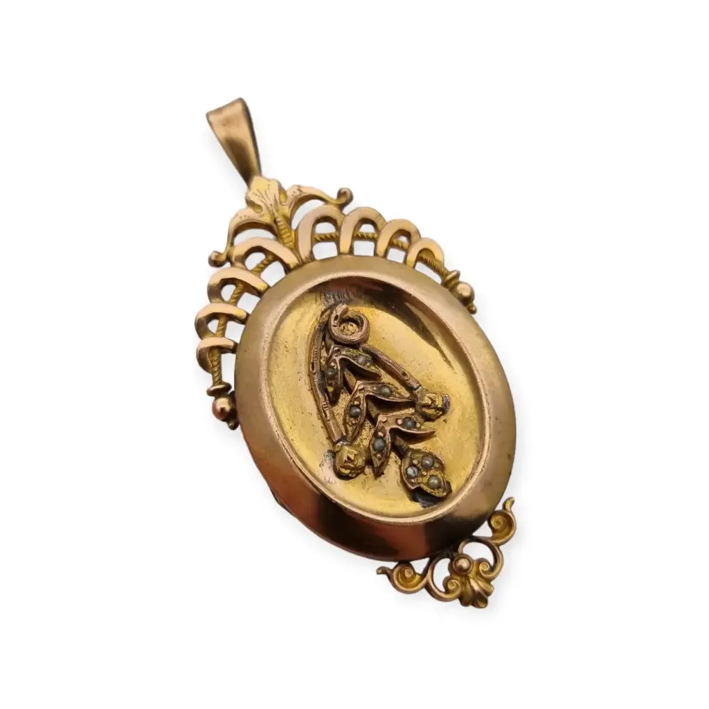 Victorian floral gold oval locket pendant with small pearls, 1900.